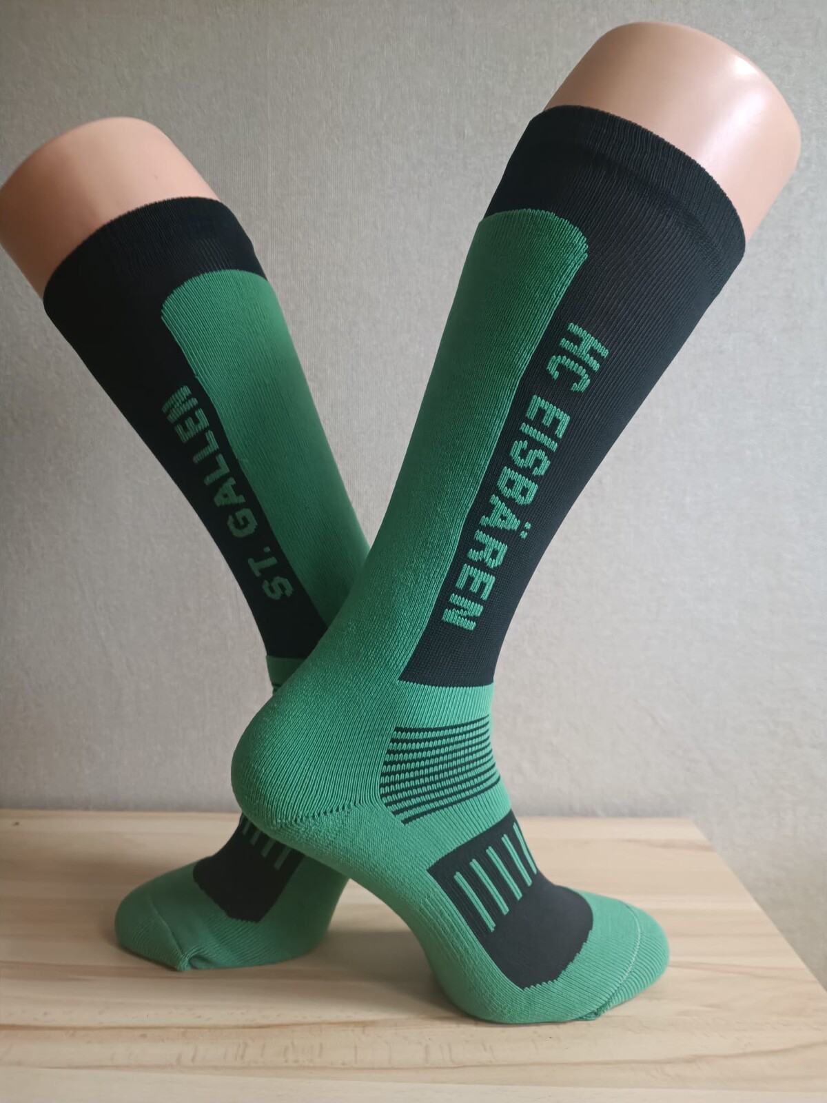 Customized sports socks for sports clubs 